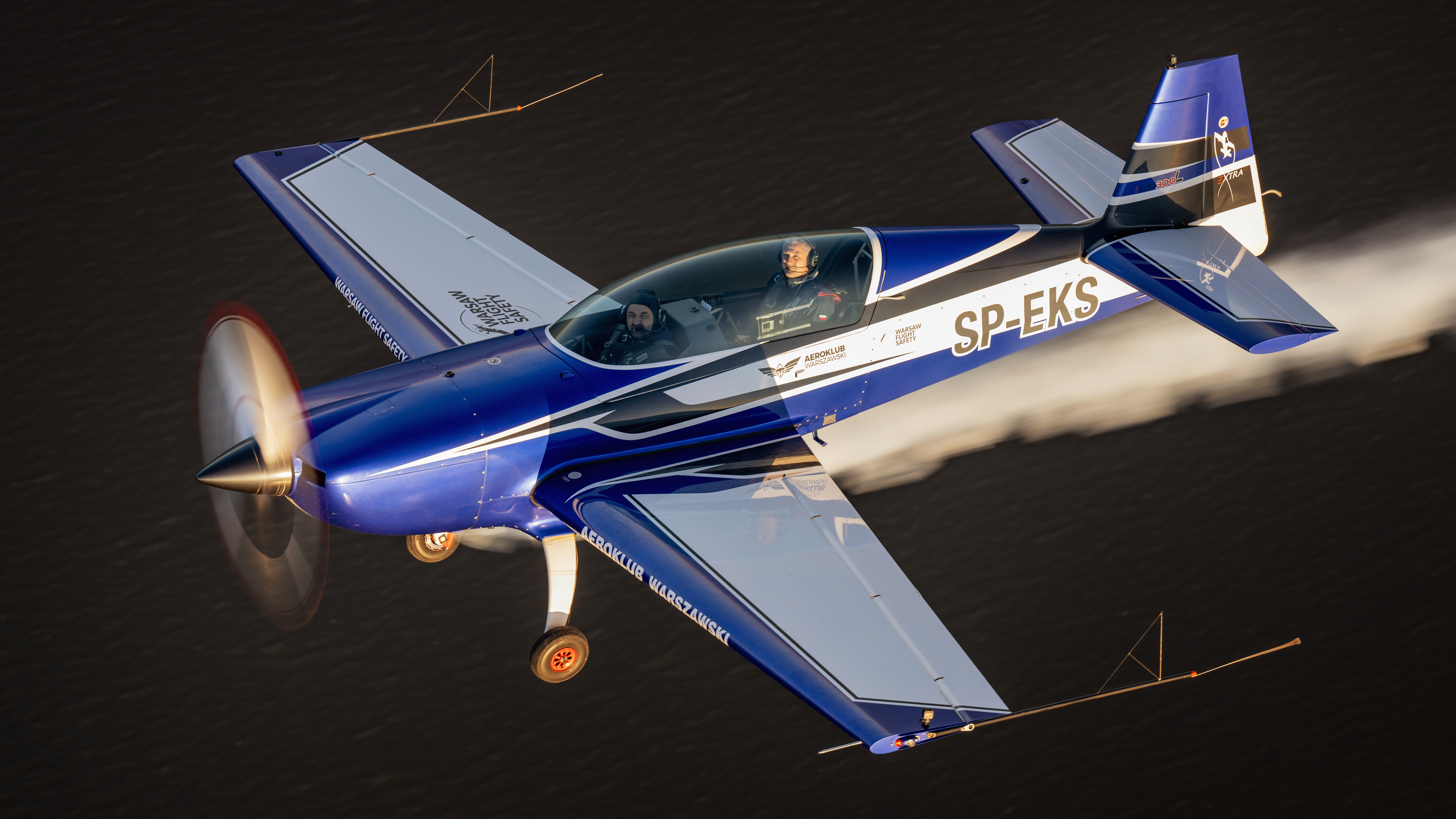 Lot akrobacyjny Extra 300L