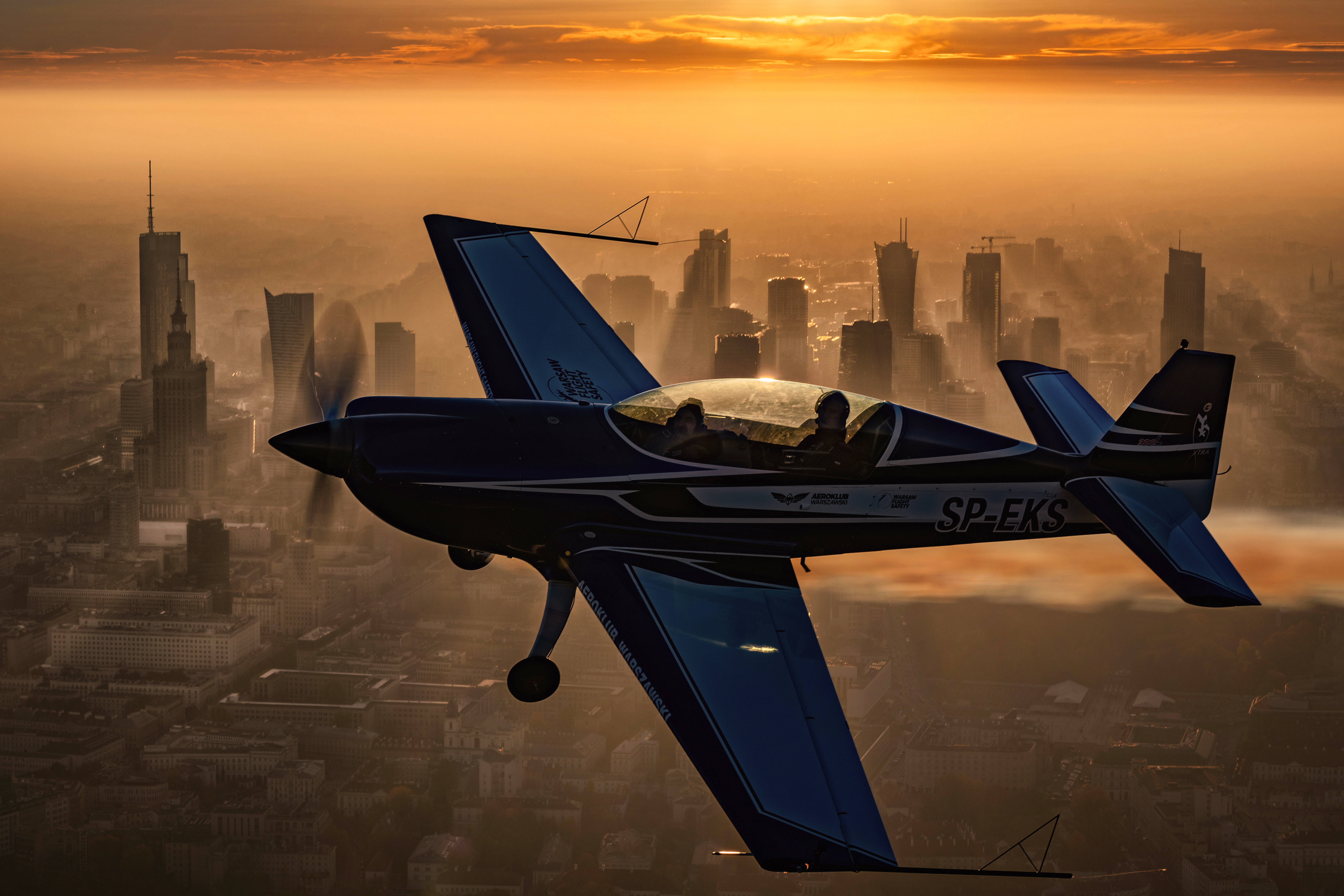 SP-EKS - akrobacja nad Warszawą