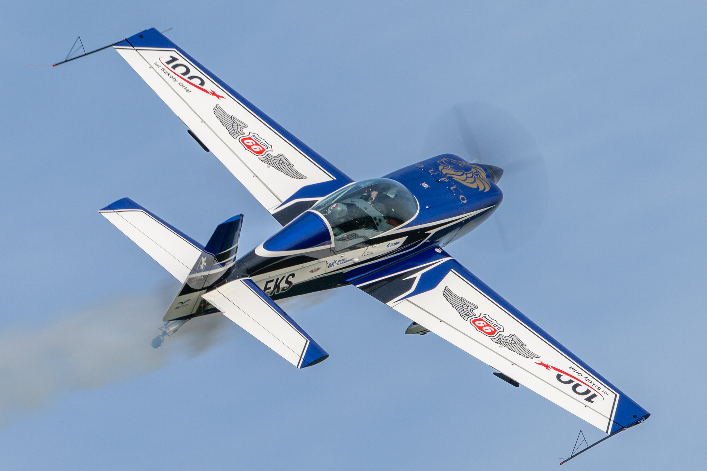 Extra 300L SP-EKS - smoke-on pass