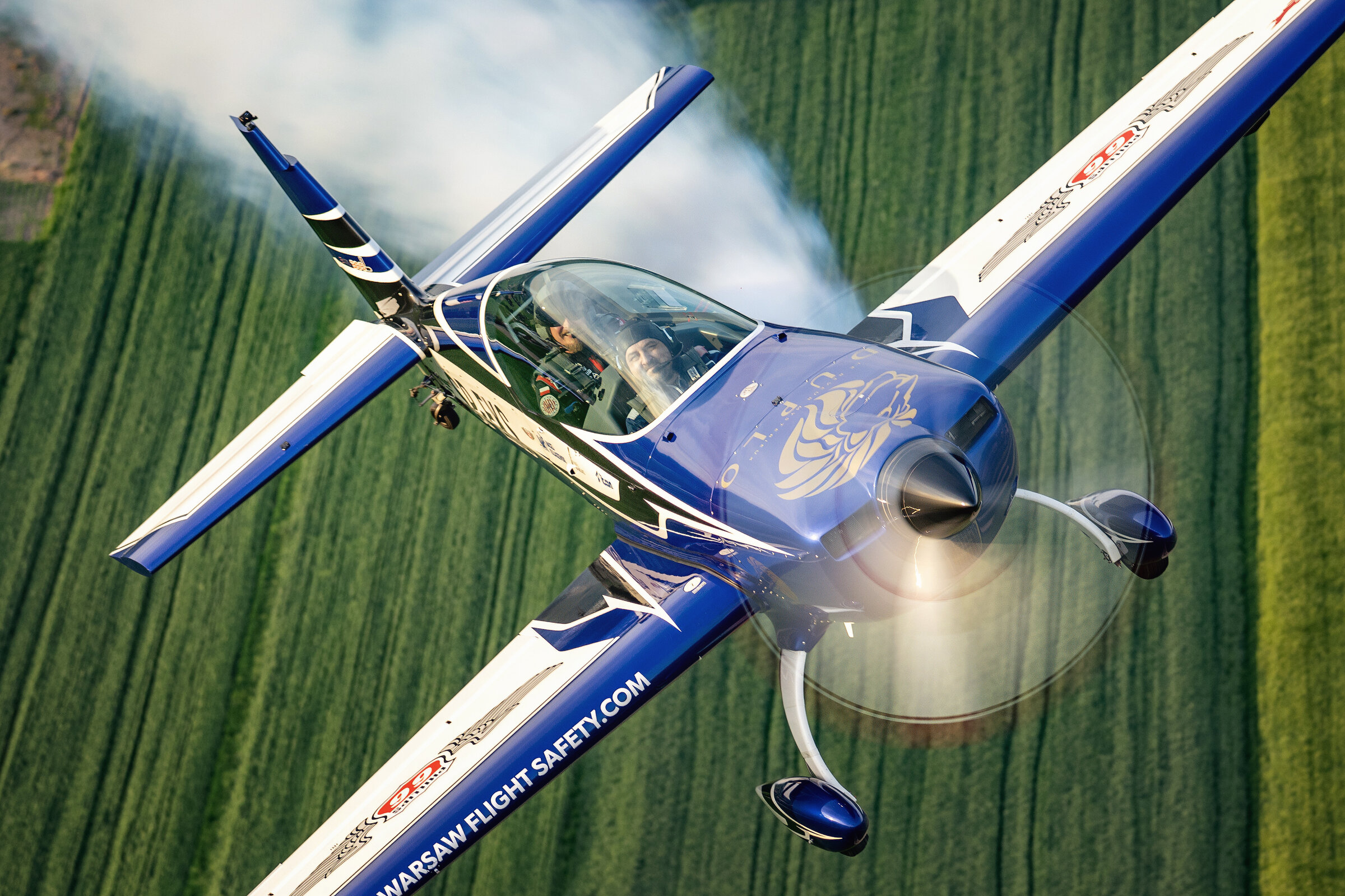 Extra 300L SP-EKS - smoke-on pass