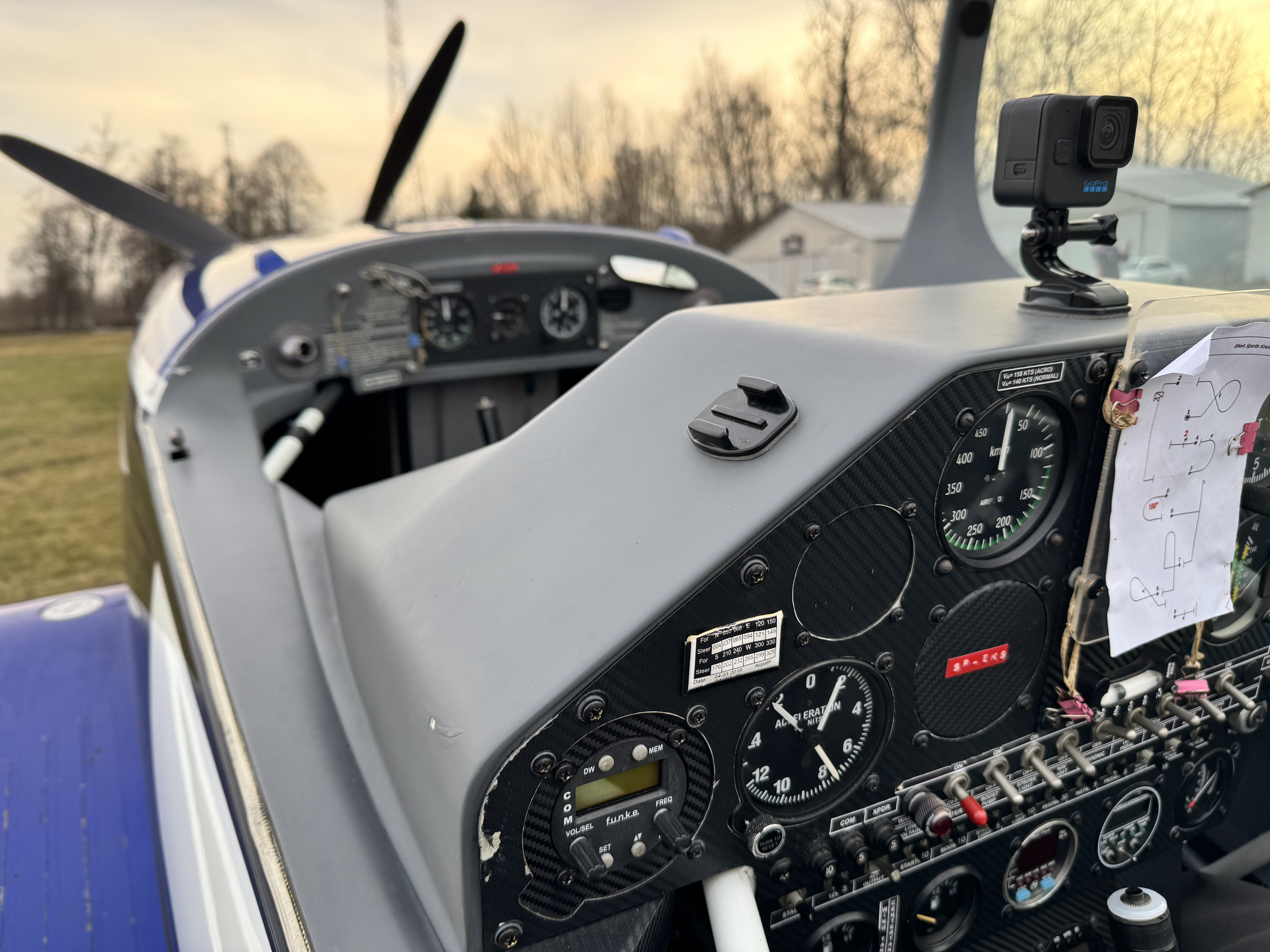 Panel przyrządów Extra 300L