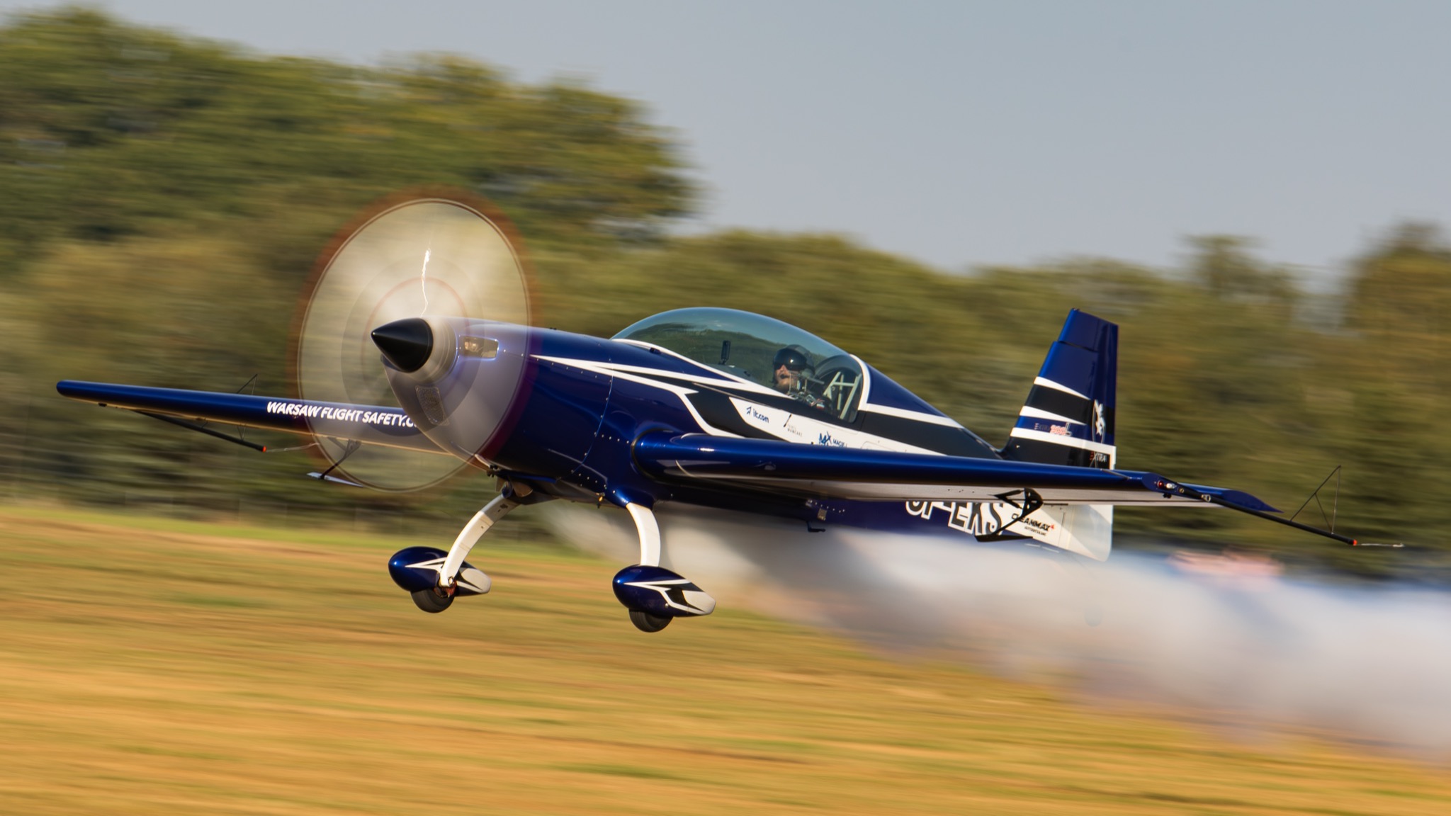 SP-EKS in a low pass over the runway - dynamic panning shot