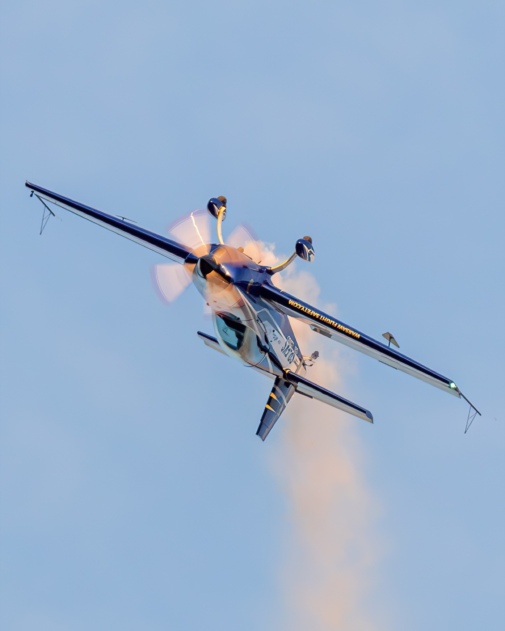 Extra 300L in inverted flight - view from below