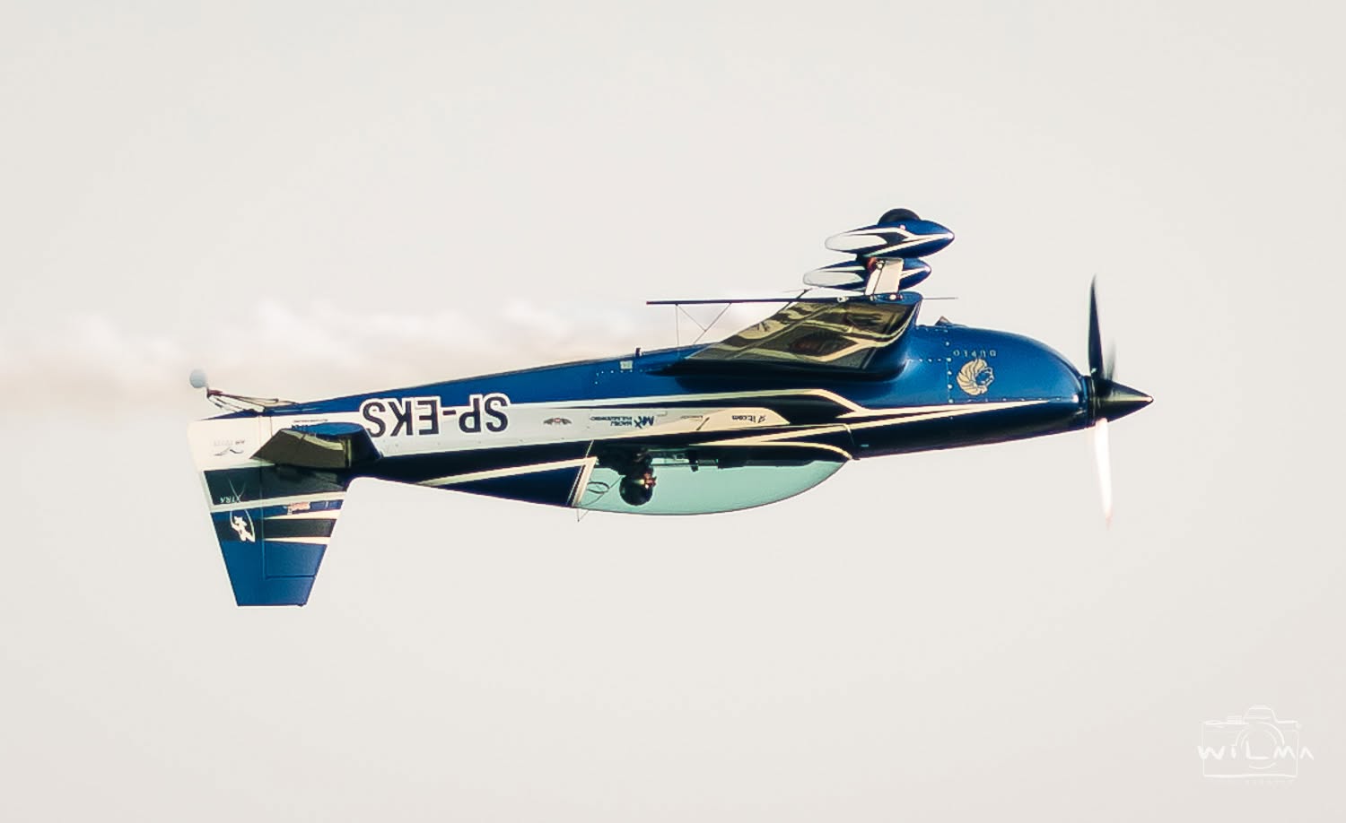 Odwrócony przelot Extra 300L SP-EKS podczas AirShow Rudniki 2026, fot. Krzysztof Wilma